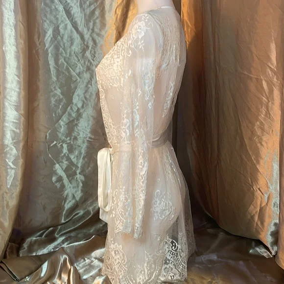 Honey Birdette Ivory Lovelace Short Robe